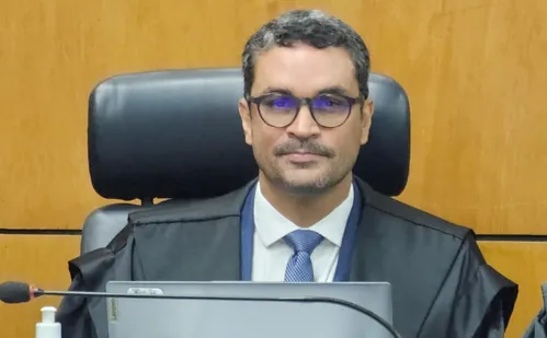 
          Imagem ilustrativa da imagem Advogado toma posse como juiz titular do TRE-ES
          