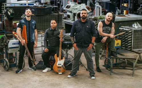 
          Imagem ilustrativa da imagem Alta dose de “Adrenalina” no álbum de estreia da Fuse
          