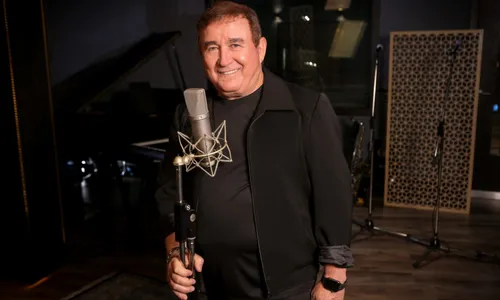 
          Imagem ilustrativa da imagem Amado Batista rebate rumores de que traiu a mulher
          