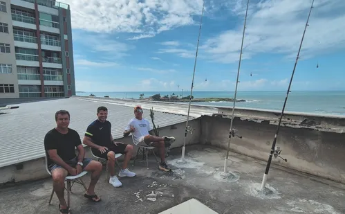 
          Imagem ilustrativa da imagem Amigos do ES viralizam com “pescaria nas alturas”
          