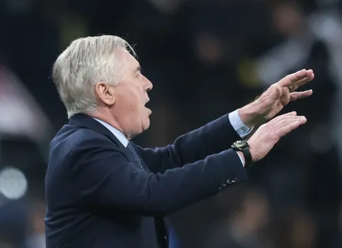 
          Imagem ilustrativa da imagem Ancelotti elogia seleção e se declara ao Brasil: ‘Passei 15 dias muito bonitos’
          