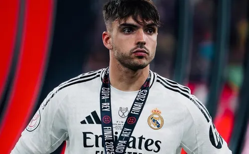 
          Imagem ilustrativa da imagem Asencio comenta sobre gravação de vídeos de sexo com menor: ‘Acusações provisórias’
          