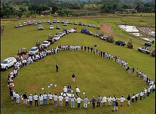 
          Imagem ilustrativa da imagem Ato homenageia vítimas de acidente com balão em Praia Grande-SC
          