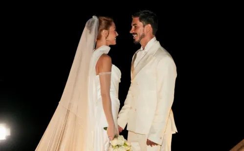 
          Imagem ilustrativa da imagem Atriz Giovanna Lancellotti e herdeiro do jogo do bicho se casam no Rio de Janeiro
          