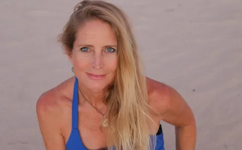 
          Imagem ilustrativa da imagem Atriz de 'Friends' explica como virou curandeira após abandonar Hollywood
          