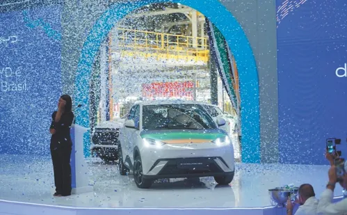 
          Imagem ilustrativa da imagem BYD quer produzir 600 mil carros por ano até 2030
          