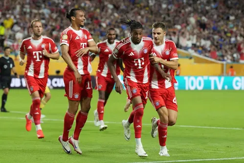 
          Imagem ilustrativa da imagem Bayern bate Boca Juniors e conquista 1ª vitória europeia contra sul-americanos
          