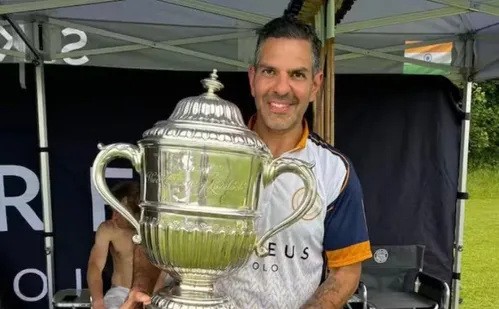 
          Imagem ilustrativa da imagem Bilionário morre após engolir abelha durante partida de polo
          