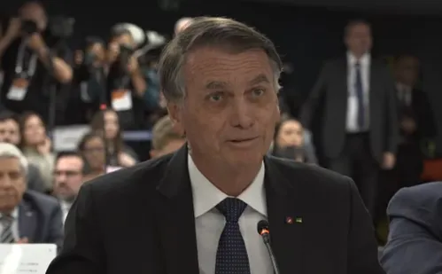
          Imagem ilustrativa da imagem Moraes inicia interrogatório de Bolsonaro na ação da trama golpista. Assista
          