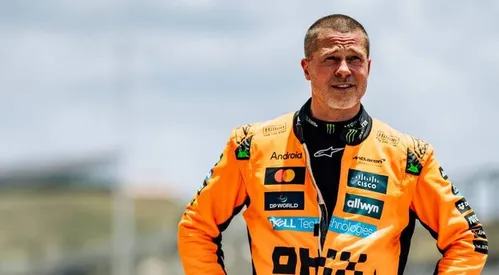 
          Imagem ilustrativa da imagem Brad Pitt pilota modelo da McLaren usado na temporada 2023 da Fórmula 1; veja imagens
          