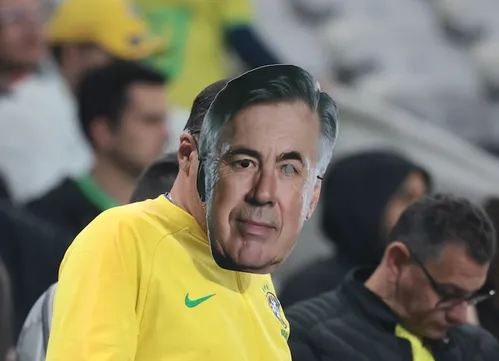 
          Imagem ilustrativa da imagem Brasil x Paraguai: veja imagens de mosaico em homenagem ao aniversariante Carlo Ancelotti
          