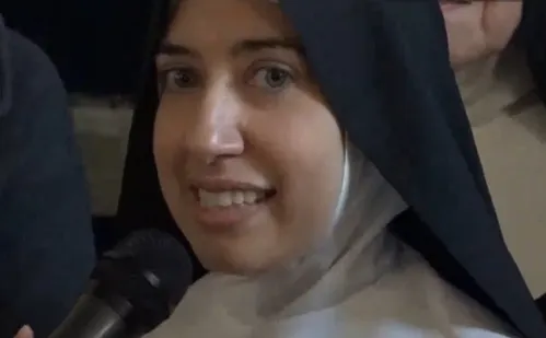 
          Imagem ilustrativa da imagem Brasileira 'bonita demais' para ser freira perde o cargo e quer justiça do Vaticano
          