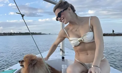 
          Imagem ilustrativa da imagem Buscas por mulher e cachorro desaparecidos após naufrágio em Suape são encerradas
          