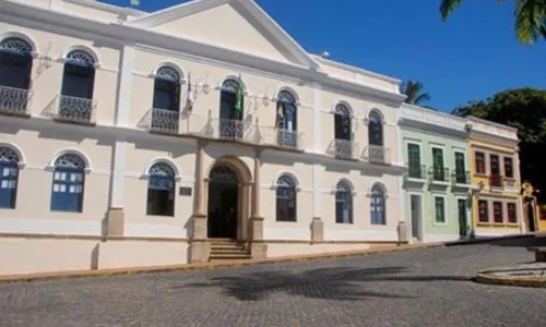
          Imagem ilustrativa da imagem Câmara de Olinda barra impeachment de prefeita, mas tem seu próprio teto de vidro
          