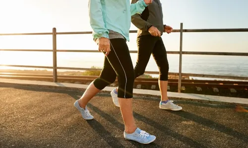 
          Imagem ilustrativa da imagem Caminhar 7 mil passos ajuda a prevenir 13 tipos de câncer
          