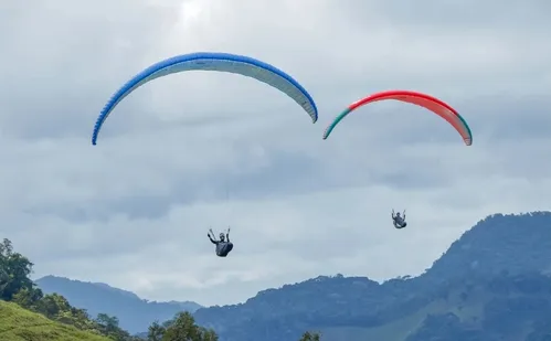 
          Imagem ilustrativa da imagem Capixaba de voo livre agita o Estado
          