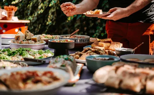 
          Imagem ilustrativa da imagem Cardápios das festas de casamento agora contam histórias
          