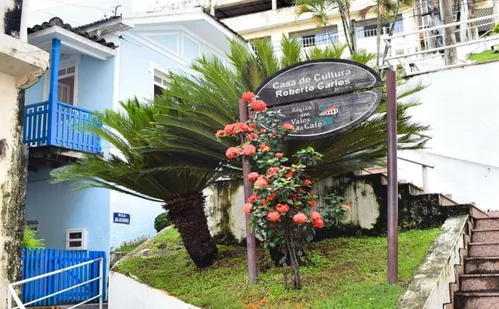 
          Imagem ilustrativa da imagem Casa da Cultura Roberto Carlos com nova rua, praça e até estacionamento
          