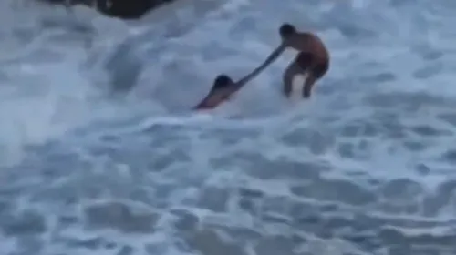 
          Imagem ilustrativa da imagem Casal é salvo de afogamento no "Buraco da Véia" por moradores e policial de folga
          