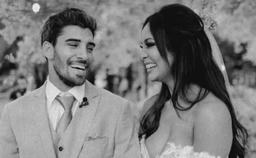 
          Imagem ilustrativa da imagem Casamento de Carol Nakamura chega ao fim e ex explica: 'Nunca era o suficiente'
          