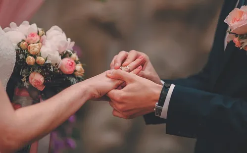 
          Imagem ilustrativa da imagem Casamentos em queda e divórcios em alta: o retrato das relações no ES
          