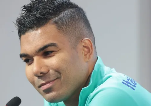 
          Imagem ilustrativa da imagem Casemiro rasga elogios a Ancelotti e analisa seleção: ‘Temos de priorizar a parte ofensiva’
          