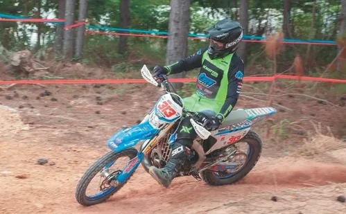 
          Imagem ilustrativa da imagem Cerveja, shows e disputa de motocross nas montanhas do ES
          