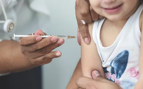 
          Imagem ilustrativa da imagem Cinco casos e alto contágio: por que o sarampo voltou ao radar da Saúde?
          