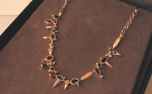 
          Imagem ilustrativa da imagem Colar capixaba na final do “Oscar das joias”
          