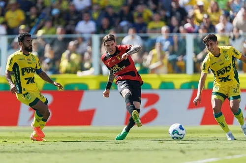 
          Imagem ilustrativa da imagem Com técnico teimoso, Sport volta a dar vexame e perde mais uma no Brasileirão
          