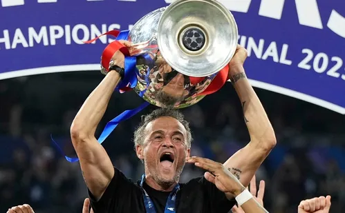 
          Imagem ilustrativa da imagem Como Luis Enrique seguiu carreira após morte da filha e levou PSG ao topo da Europa
          