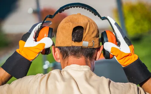 
          Imagem ilustrativa da imagem Como a poluição sonora pode causar hipertensão? Médica explica
          