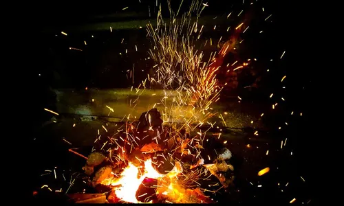 
          Imagem ilustrativa da imagem Como se proteger no São João: 3 dicas para fogos e 4 para riscos com fogueiras
          