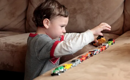 
          Imagem ilustrativa da imagem Comportamento autista no dia a dia: veja como classificar os tipos de suporte
          