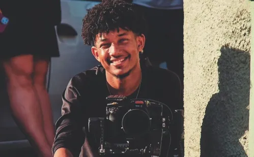 
          Imagem ilustrativa da imagem Conheça Bryan Adams, o jovem que superou desafios e estreou no cinema
          