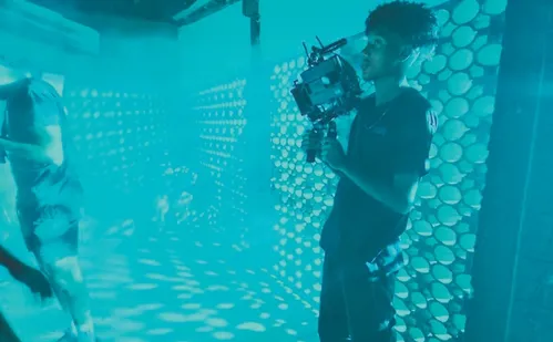 
          Imagem ilustrativa da imagem Conheça Bryan Adams, o jovem que superou desafios e vai estrear no cinema
          