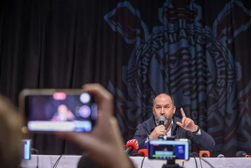 
          Imagem ilustrativa da imagem Corinthians: Augusto Melo troca advogado e concentra defesa em ex-ministro de Dilma
          