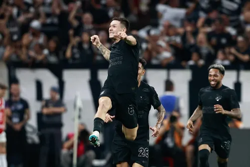 
          Imagem ilustrativa da imagem Corinthians renova com a Nike até 2036 após ‘novela’ e encerra negociações com Adidas
          