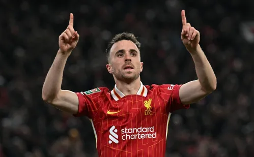 
          Imagem ilustrativa da imagem Cristiano Ronaldo, LeBron e mundo do esporte lamentam morte de Diogo Jota
          