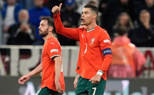 
          Imagem ilustrativa da imagem Cristiano Ronaldo praticamente descarta jogar o Mundial de Clubes
          