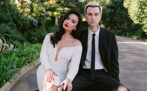 
          Imagem ilustrativa da imagem Demi Lovato se casa com o cantor Jordan Lutes na Califórnia
          