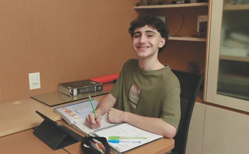 
          Imagem ilustrativa da imagem Dicas do aluno que acertou 164 das 180 questões no Enem
          