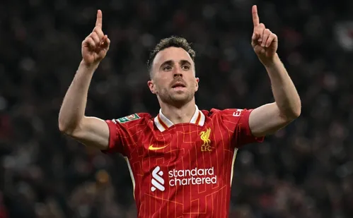 
          Imagem ilustrativa da imagem Diogo Jota tem camisa 20 aposentada pelo Liverpool após pedidos de torcedores
          