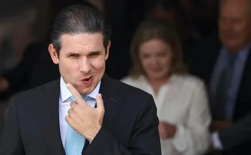 
          Imagem ilustrativa da imagem Diretor de empresa investigada em descontos no INSS é ligado a presidente da Câmara
          