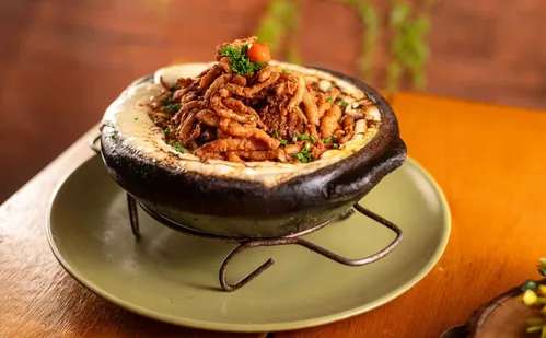 
          Imagem ilustrativa da imagem Batalha de petiscos: 40 botecos participam do Roda de Boteco 2025
          