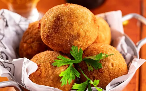 
          Imagem ilustrativa da imagem Batalha de petiscos: 40 botecos participam do Roda de Boteco 2025
          