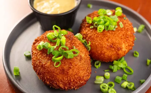 
          Imagem ilustrativa da imagem Batalha de petiscos: 40 botecos participam do Roda de Boteco 2025
          