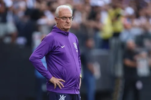 
          Imagem ilustrativa da imagem Dorival Júnior exalta elenco, mas admite busca por reforços: ‘Trocamos ideia a todo momento’
          