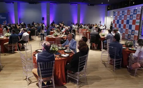 
          Imagem ilustrativa da imagem Em Pratos Limpos: veja as opiniões de empresários e autoridades
          