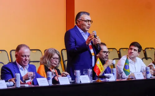 
          Imagem ilustrativa da imagem Em congresso do PSB, Casagrande defende autocrítica e debate com segmentos sociais
          